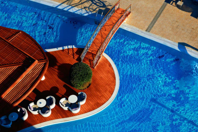 La Piscine pool bar